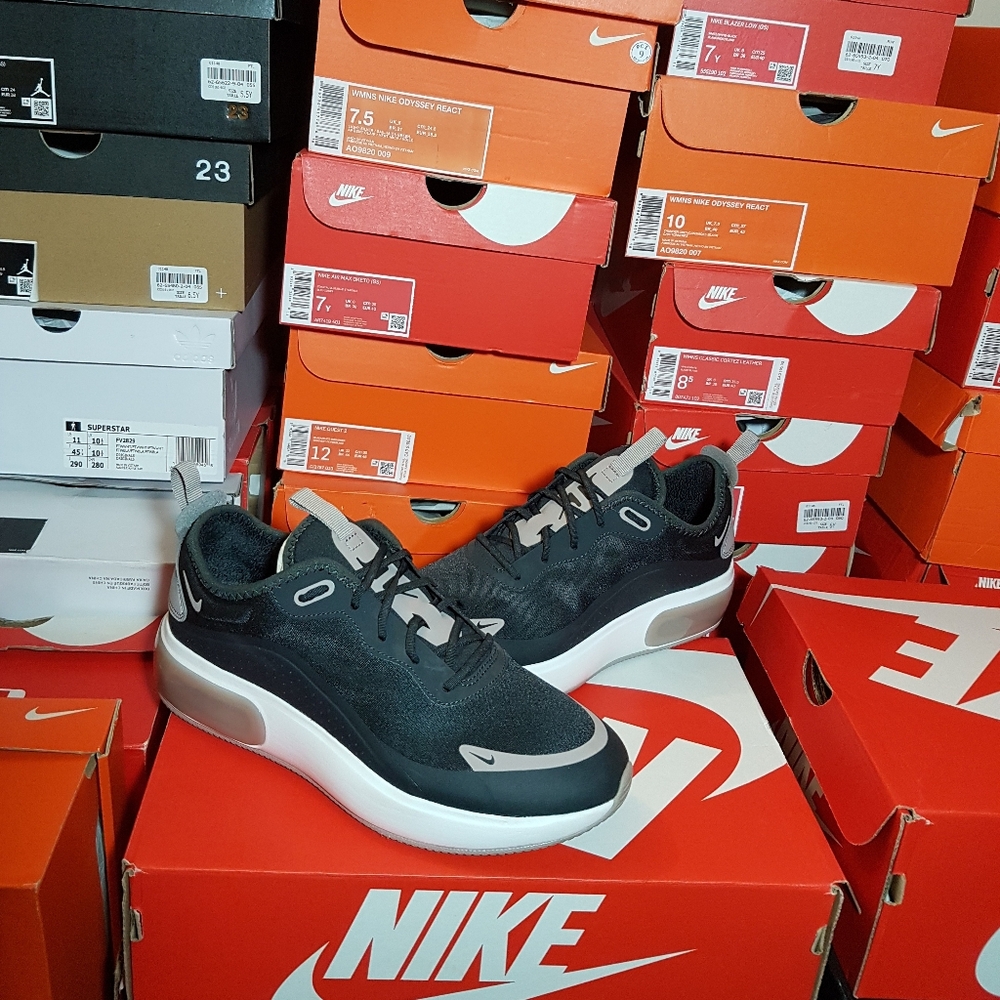 NIKE AIR MAX DIA PREMIUM WOMEN'S US SIZE 8 BRAND NEW IN BOX